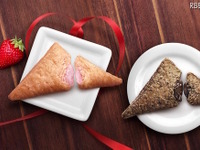 マクドナルド、「三角いちごチョコパイ」を本日発売 画像