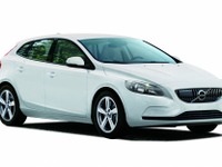 ボルボ V40、299万円のエントリーモデルを追加…充実の安全装備は継承 画像