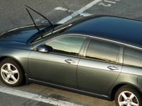 ナゼ!?　ワイパーを立てて駐車する理由 画像