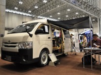【キャンピングカーショー2017】車中泊やレジャーに使える車いす移動車…アクティブマイキャビン 画像