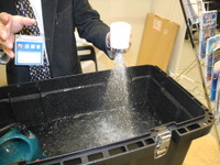 【町工場見本市2017】シャワーにつけるとお湯がミクロの泡状に…マイクロバブ 画像