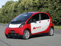 【人とくるまのテクノロジー展07】三菱自動車、デリカ D:5 や i MiEV を出展 画像