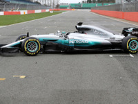 【F1】メルセデスが「F1 W08」を発表、初走行も披露 画像