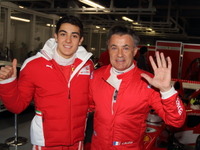 【鈴鹿ファン感謝デー2017】アレジ親子が鈴鹿サーキットに到着、フェラーリマシンを目の前に満面の笑み 画像