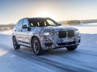 BMW、X3 次期型開発プロトタイプの写真を公開---雪上テスト 画像