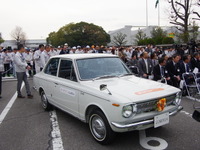 【カローラ 50周年】お祝い花冠パレードが初代誕生の地からスタート 画像