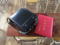 小学校の卒業式に人気のファッション、中学の制服や袴はどうなの？ 画像