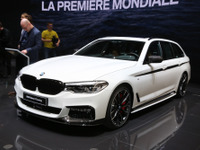 【ジュネーブモーターショー2017】BMW 5シリーズツーリング 新型の Mパフォーマンス を公開 画像