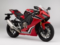 ホンダ、CBR1000RR をフルモデルチェンジ…軽量化とマス集中化で戦闘力アップ 画像