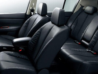 日産 ティーダ の アクシス に黒本革仕様 画像