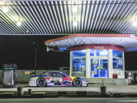 【SUPER GT】KeePer TOM'S LC500“レッドブル号”がガソリンスタンドに登場 画像