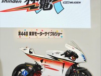 無限 電動レーサーバイク『神電 六』の公開テスト…マン島TT参戦ライダーも来日　4月10日 画像