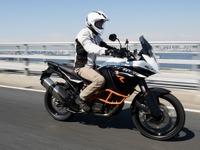 【KTM 1190アドベンチャーR 動画試乗】電制パワーでダートも楽々、KTMの哲学が光る…佐川健太郎 画像
