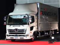 【日野 レンジャー 新型】大型トラックと同等の安全装備を標準化 画像