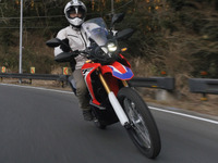 【ホンダ CRF250 RALLY 動画試乗】冒険マインドを日常で味わえる…佐川健太郎 画像