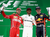 【F1 中国GP】ハミルトンが今季初勝利、波乱のレースを制する 画像