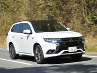 【三菱 アウトランダーPHEV Sエディション 試乗】欧州仕様のサスは高速で真価を発揮する…丸山誠 画像