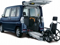 【バリアフリー2017】ダイハツ、タントスローパー など軽福祉車両7台を出展へ 画像