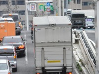 長時間労働が要因か、トラックドライバーの脳・心臓疾患、自殺の多さ 画像