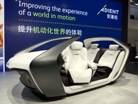 【上海モーターショー2017】自動運転での活用を想定したシートを体験…アディエント AI17 画像