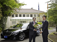 メルセデスベンツ日本、ドイツ大使館公用車として S300hロング を納車 画像