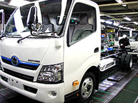 日野自動車の世界生産、5.3％増の18万2707台で2年ぶりのプラス　2016年度 画像
