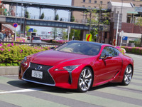 【レクサス LC500 試乗】LFA 直系を感じさせるV8の乾いた咆哮…諸星陽一 画像