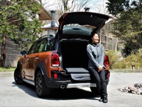 【MINI クロスオーバー 新型】これ1台ですべて賄えるMINI 画像