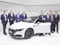 VWの中期戦略…eモビリティのリーダー目指す、T-ROC 市販化 画像