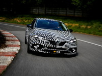 ルノー メガーヌRS 次期型、プロトタイプを公開…F1モナコGPでデビューへ 画像