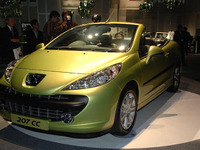 プジョー ジャポン、女子プロゴルフ優勝者に207CCを贈呈 画像