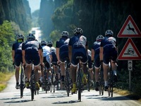 マセラティ、著名アスリートたちによるチャリティーサイクリングツアー開催…片山右京氏が初参加 画像
