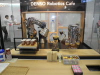 【FOOMAジャパン2017】初出展のデンソーウェーブ、2種類の新型ロボットで食品業界へ食い込み狙う 画像