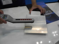【ものづくりワールド2017】肉眼では見えない静電気を確認できる小型モニタを展示…阪和電子工業 画像