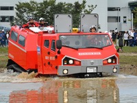 日本唯一の全地形対応車「レッドサラマンダー」、九州豪雨で初の救助活動 画像
