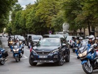 プジョー 5008 新型、仏マクロン大統領のパレードカーに起用…革命記念日 画像