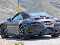 ポルシェ 911カブリオレ、灼熱の次期型テスト風景をスクープ 画像