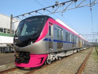 京王電鉄、16年ぶり新型車両「5000系」公開…座席指定列車は2018年春から 画像