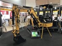 建設機械に後付けしICT化するデバイス、ミニ油圧ショベルの例…日本キャタピラー 画像
