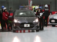 【ブリザックVRX2】一般ユーザーがスケートリンクで体験走行…初めてのスタッドレスだけど普通に運転できました［動画］ 画像