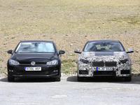 BMW 1シリーズ 次期型、FF化でVW ゴルフ そっくりに? 比較テスト風景を目撃 画像