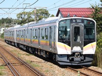 新潟の電車にデジタルサイネージ…12月からE129系に本格導入 画像