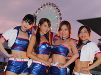 【鈴鹿8耐】レースウィーク中の幻想的な空間…今年もナイトピットウォークは大盛況 画像