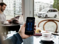 メルセデスの新車載テレマ、ソフトバンクのデータ通信回線などを採用 画像