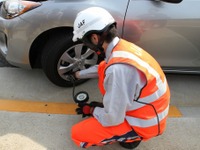 お盆期間の高速走行、パンクやガス欠に注意…JAF、出発前の車両点検よびかけ 画像