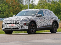 アウディ初の市販EV、SUVデザインをスクープ! 航続500kmでテスラ対抗 画像