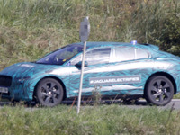 秘密の試験施設でジャガー I-PACE を激写…Cd値0.29の超エアロボディを見た 画像