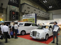 【エンディング産業展2017】光岡自動車、4台の霊柩車を展示…「引き合いが増えればいい」 画像