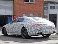 メルセデス AMG GT 4ドア、パナメーラ 風の後部デザインが判明 画像