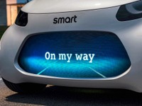 【フランクフルトモーターショー2017】発表予定のスマート EVコンセプト、表情が見えた…車車間メッセージ機能も 画像